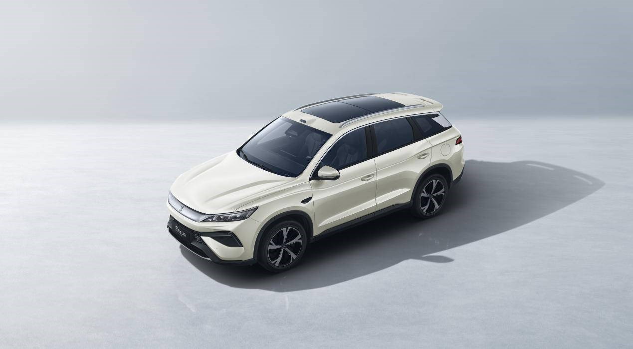 比亚迪宋Pro DM-i飞驰版9.99万起 纯电301km