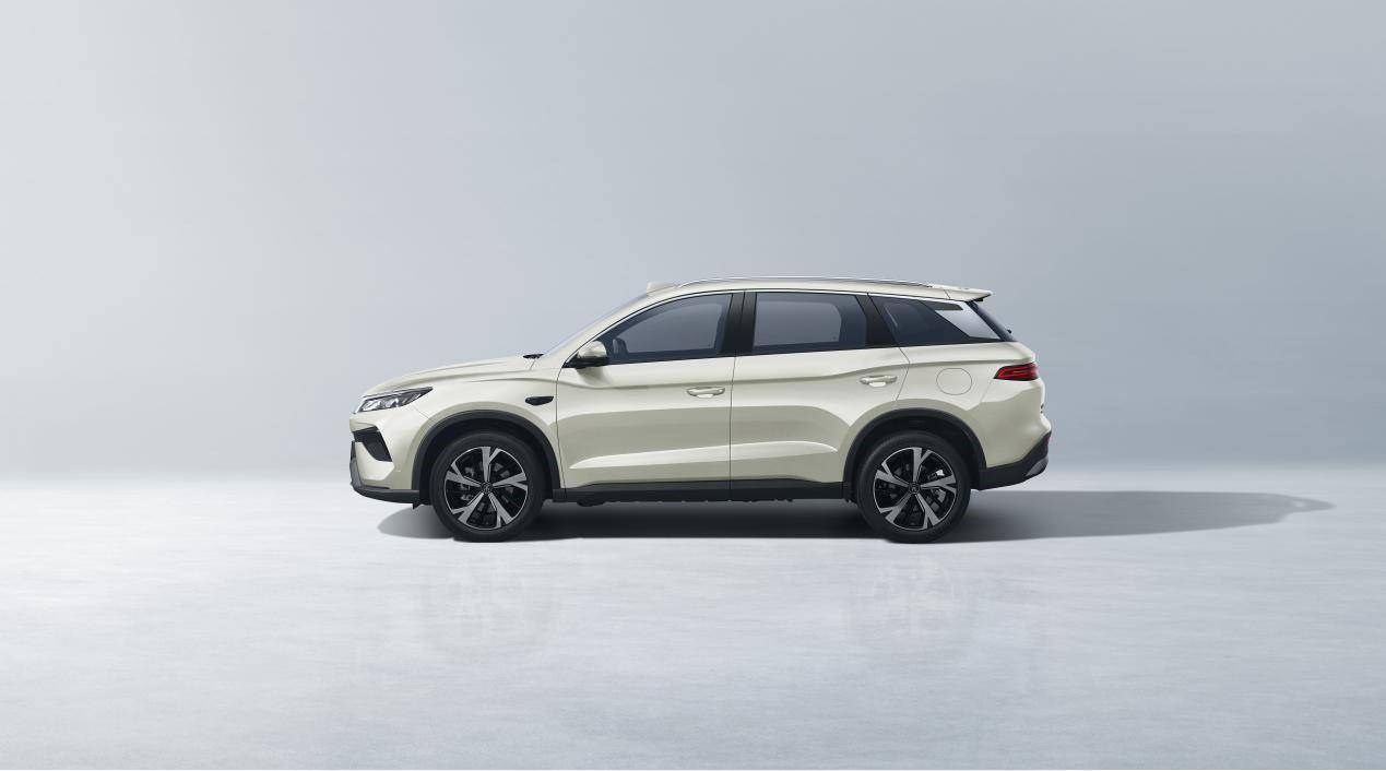 比亚迪宋Pro DM-i飞驰版9.99万起 纯电301km