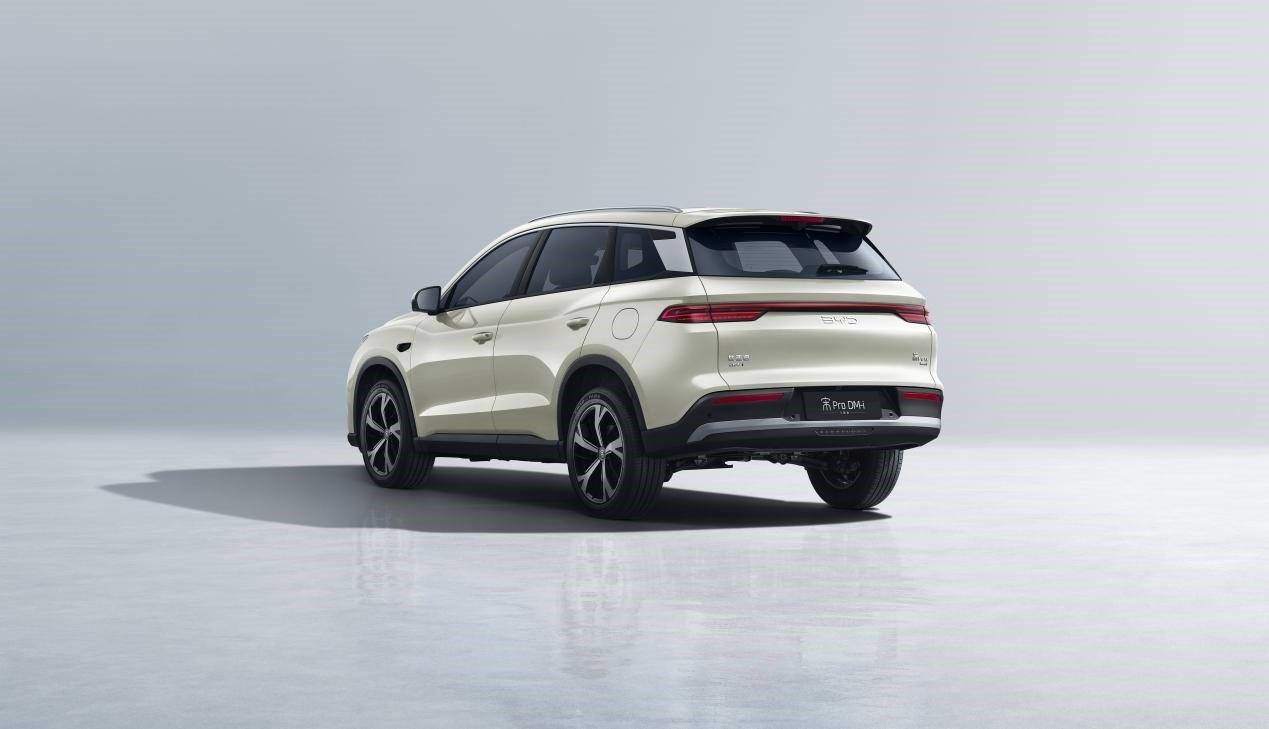 比亚迪宋Pro DM-i飞驰版9.99万起 纯电301km