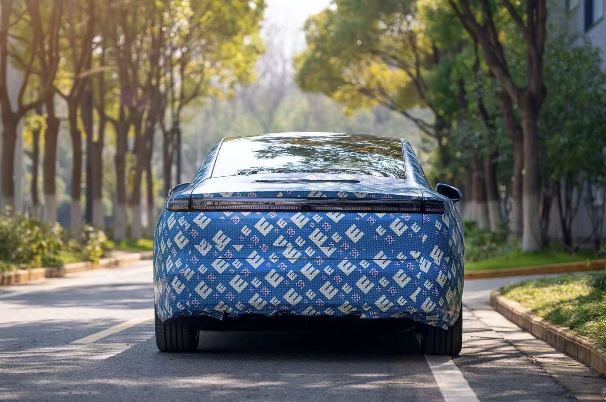 造型很新颖星途首款高端电动轿车谍照曝光