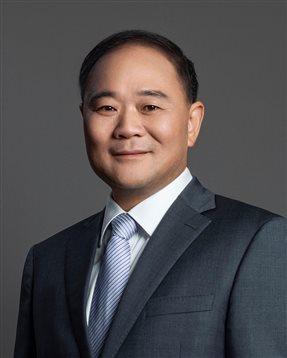 吉利控股集团董事长-李书福